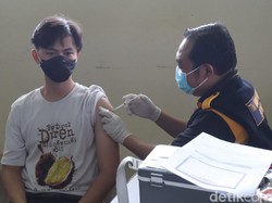 2.100 Warga 18 Tahun Jalani Vaksinasi, Walkot Bandung: Percepat Target