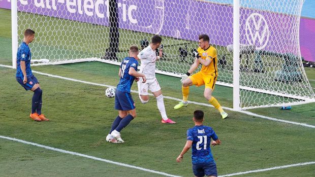 SEVILLE, SPAIN - JUNE 23: Ferran Torres of Spain scores their side's fourth goal past Martin Dubravka of Slovakia during the UEFA Euro 2020 Championship Group E match between Slovakia and Spain at Estadio La Cartuja on June 23, 2021 in Seville, Spain. (Photo by Julio Munoz - Pool/Getty Images)