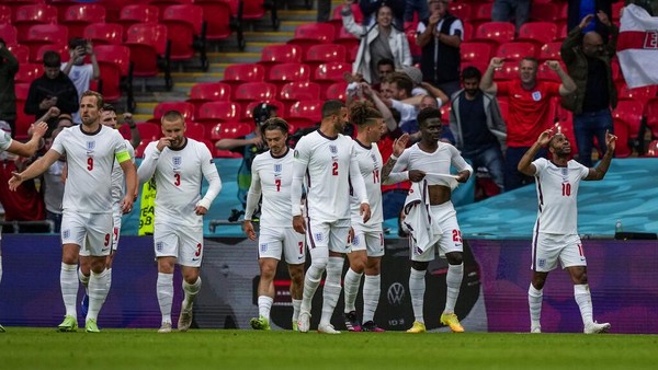 England players celebrate after scoring the opening goal during the Euro 2020 soccer championship group D match between Czech Republic and England at Wembley stadium in London, Tuesday, June 22, 2021. (AP Photo/Frank Augstein, Pool)
