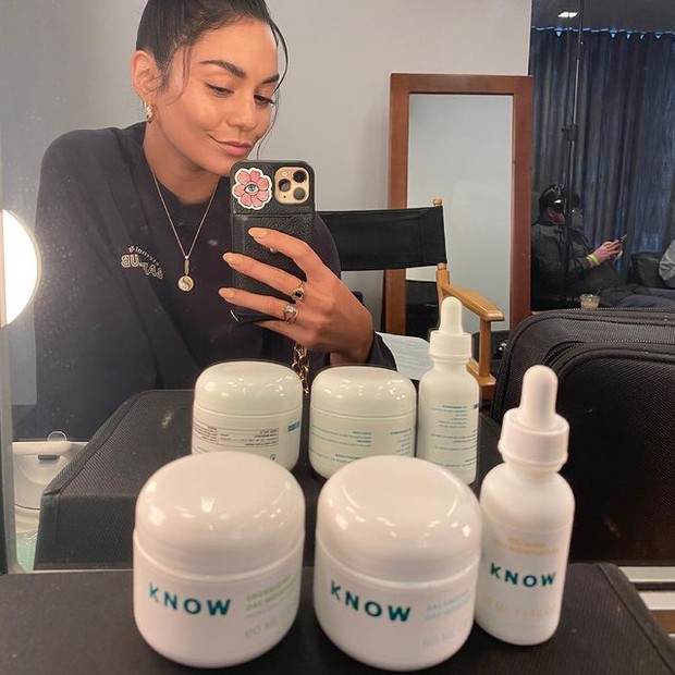 Vanessa Hudgens dan Madison Beer luncurkan produk kecantikan Vanessa Hudgens dan Madison Beer luncurkan produk kecantikan (foto: instagram.com/vanessahudgens)