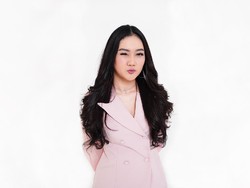 Veni Nur Penyanyi di Balik Hebohnya Lagu Kanan Kiri Puter Puter Jari