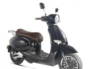 Wayscral E-Quip, Skuter Listrik Kembaran Vespa Cuma Rp 35 Jutaan Aja