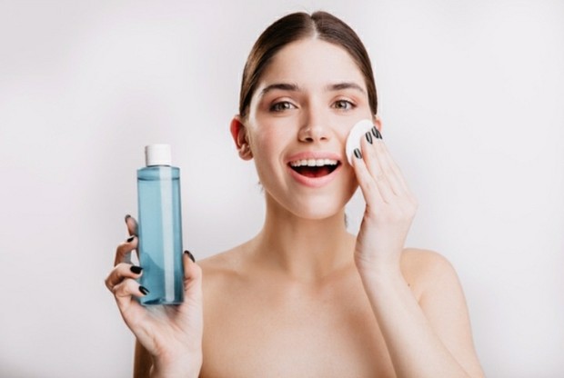 Applying Toner | Pict : Freepik.com