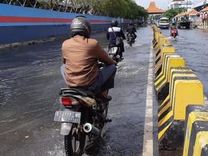 Banjir Rob Rendam Jalan Kalimas Surabaya, Kali Ini Ketinggiannya 40 Cm Banjir Rob Rendam Jalan Kalimas Surabaya, Kali Ini Ketinggiannya 40 Cm