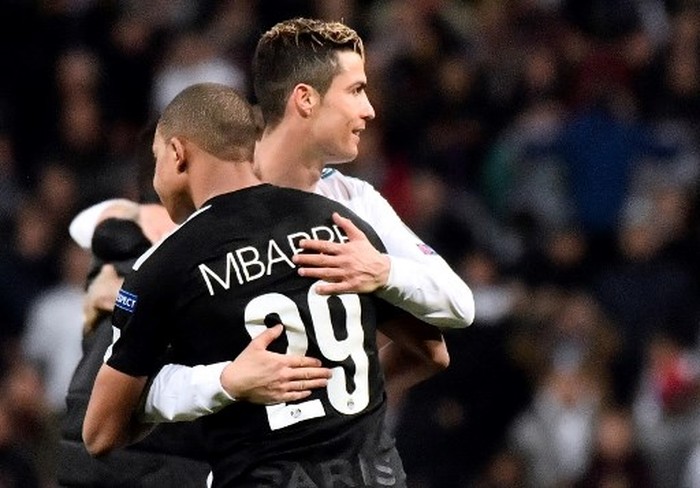 Cristiano Ronaldo, Kylian Mbappe Real Madrid's Portuguese forward Cristiano Ronaldo (R) hugs Paris Saint-Germain's French forward Kylian Mbappe during the UEFA Champions League round of sixteen first leg football match Real Madrid CF against Paris Saint-Germain (PSG) at the Santiago Bernabeu stadium in Madrid on February 14, 2018. (Photo by CHRISTOPHE SIMON / AFP)