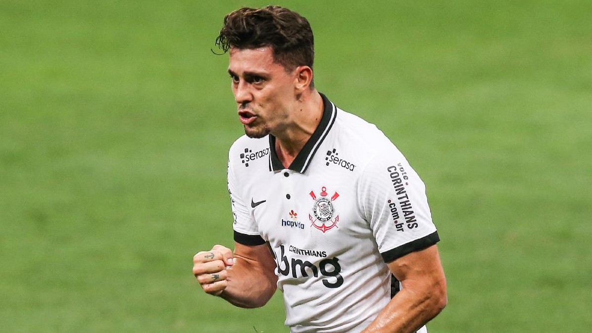 Danilo Avelar dipecat gegara komentar rasial saat main game. (Foto: Getty Images/Alexandre Schneider)