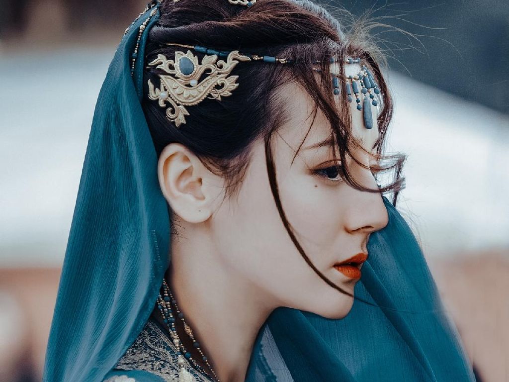 Cantik Banget, 10 Foto Dilraba Dilmurat Bidadari Uighur Jadi Bintang Iklan