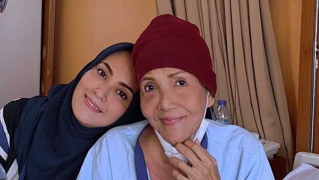 Elma Theana dan Waty Siregar