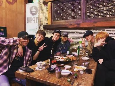 10 Gaya Kulineran Keren D.O. EXO yang Bakal Rilis Album Solo