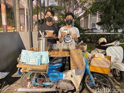 Unik! Kedai Kopi Guyon Jualan Kopi Pakai Motor Tua V80