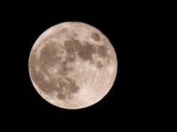 22 Fenomena Langit Juni 2022, Saturnus Berhenti-Strawberry Supermoon