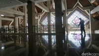 Bukan Zona Merah Masjid At Tin Siap Gelar Salat Jumat Prokes Ketat