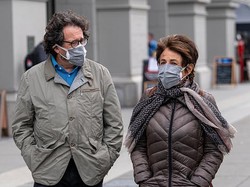 Kelebihan dari Menggunakan Kombinasi Masker Medis dan Kain