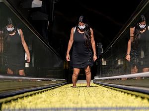 Masker Dobel Untuk Proteksi Ganda Tangkis Varian Ganas Corona