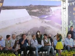 Momen Presiden Brasil Minta Gadis Kecil Copot Masker