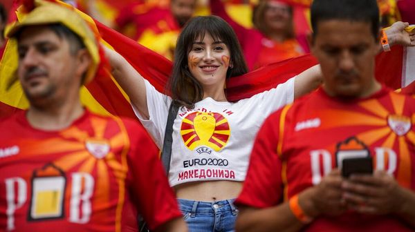 Para Suporter Cantik Bakar Semangat Euro 2020