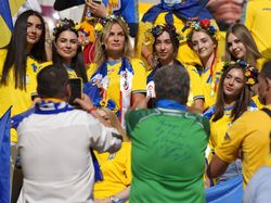 Nonton Euro 2020 Boleh Nggak Pakai Masker, tapi di Pesawat Tetap Wajib Pakai