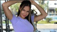 8 Gaya Patricia, WAGS Euro 2020 Viral Tampil Topless Temani Kekasih COVID