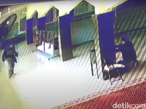 Muda-mudi Mesum di Masjid Hingga Curi Kotak Amal Terekam CCTV