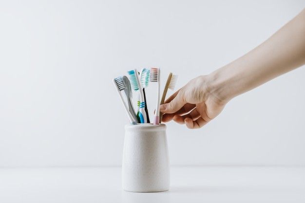 The condition of the toothbrush must also be considered because if it is too long there is a risk of accumulating a lot of bacteria.