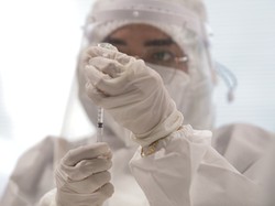 Gencar Vaksinasi di Mana-mana Saat Lonjakan Corona Makin Menggelegar