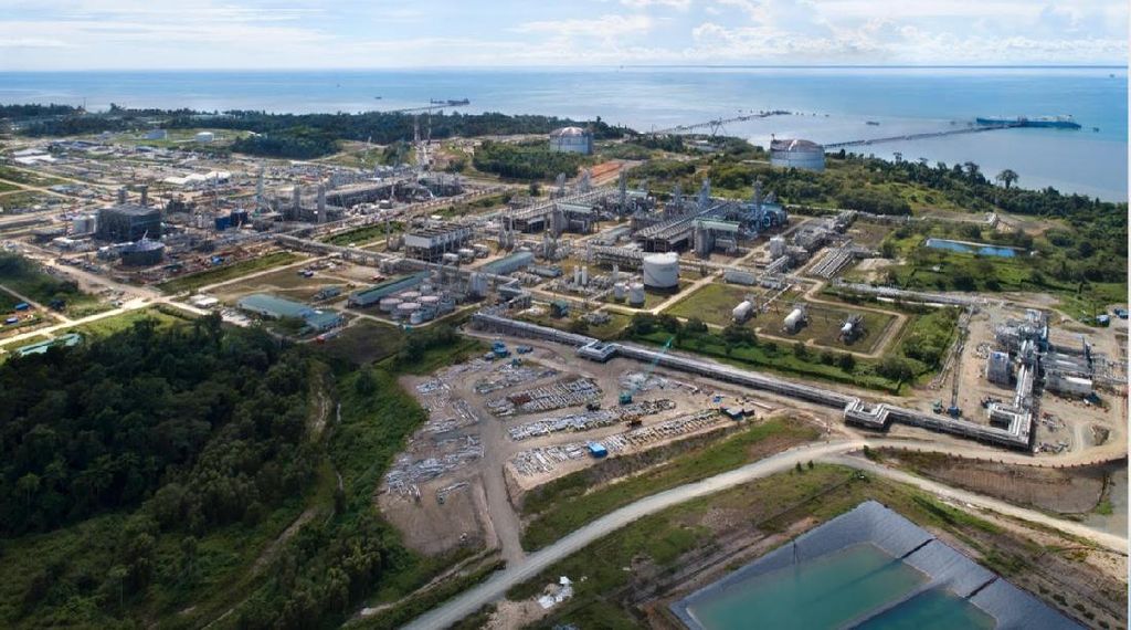 Vaksinasi Massal Sasar Pekerja Kilang Tangguh LNG di Teluk Bintuni Vaksinasi Massal Sasar Pekerja Kilang Tangguh LNG di Teluk Bintuni