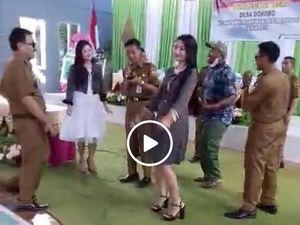 Sesal Kades di Grobogan Usai Viral Joget Bareng Biduan Jadi Sorotan Sesal Kades di Grobogan Usai Viral Joget Bareng Biduan Jadi Sorotan