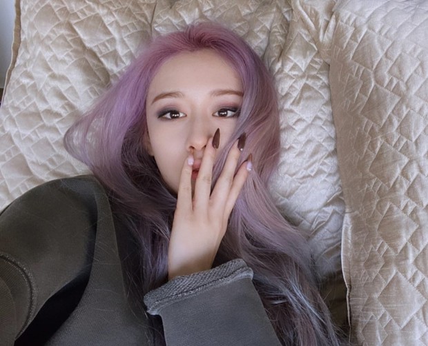 Warna lilac ash brown bikin kamu tampil beda/Foto: Instagram.com/jiyeon2__ tren warna rambut