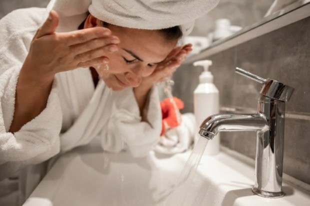 Washing Face | Pict : Freepik.com