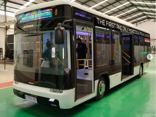 Gantengnya Jetbus Transit Body Monocoque Low Deck Milik Adi Putro
