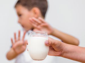 Ibu Wajib Tahu! Ini Penyebab dan Gejala Alergi Susu pada Anak Ibu Wajib Tahu! Ini Penyebab dan Gejala Alergi Susu pada Anak