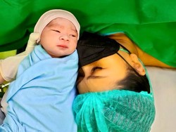 Cerita Kebahagiaan Brotoseno dan Tata Janeeta Usai Dikaruniai Anak