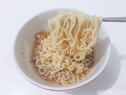 Pria Ini Raup Rp 120 Juta per Bulan Jualan Mie Instan-Burjo