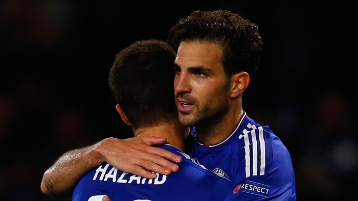 LONDON, ENGLAND - SEPTEMBER 16:  Cesc Fabregas of Chelsea (R) celebrates scoring their fourt goal with Eden Hazard of Chelsea during the UEFA Chanmpions League group G match between Chelsea and Maccabi Tel-Aviv FC at Stamford Bridge on September 16, 2015 in London, United Kingdom.  (Photo by Laurence Griffiths/Getty Images)