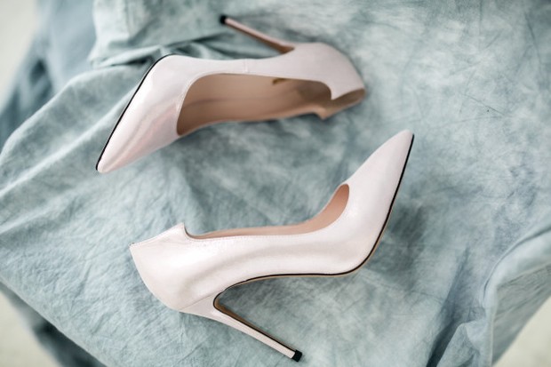 Pemakaian high heels yang terus menerus bisa mengikis dan memendekkan bagian kaki antara betis dengan tumit.