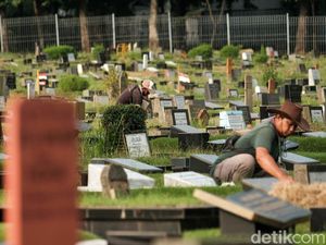 Apakah Orang yang Sudah Meninggal Dunia Tahu saat Diziarahi?