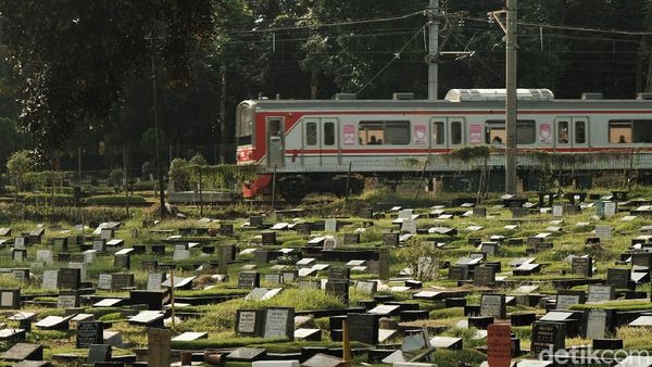 Ingat! Ziarah di TPU Jakarta Dilarang Selama PPKM Diperketat