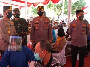 117 Ribu Warga di Jatim Divaksinasi Serentak, Begini Suasananya