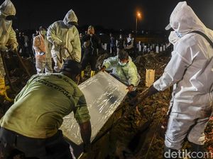 Ketua MUI Sarankan Jenazah COVID-19 di DKI Dimakamkan Massal di 1 Liang Ketua MUI Sarankan Jenazah COVID-19 di DKI Dimakamkan Massal di 1 Liang