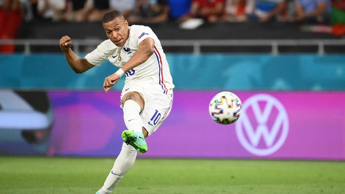 BUDAPEST, HUNGARY - JUNE 23: Kylian Mbappe of France shoots during the UEFA Euro 2020 Championship Group F match between Portugal and France at Puskas Arena on June 23, 2021 in Budapest, Hungary. (Photo by Franck Fife - Pool/Getty Images)