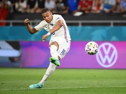 Dear Deschamps, Mbappe Ngapain Jadi Eksekutor Tendangan Bebas?
