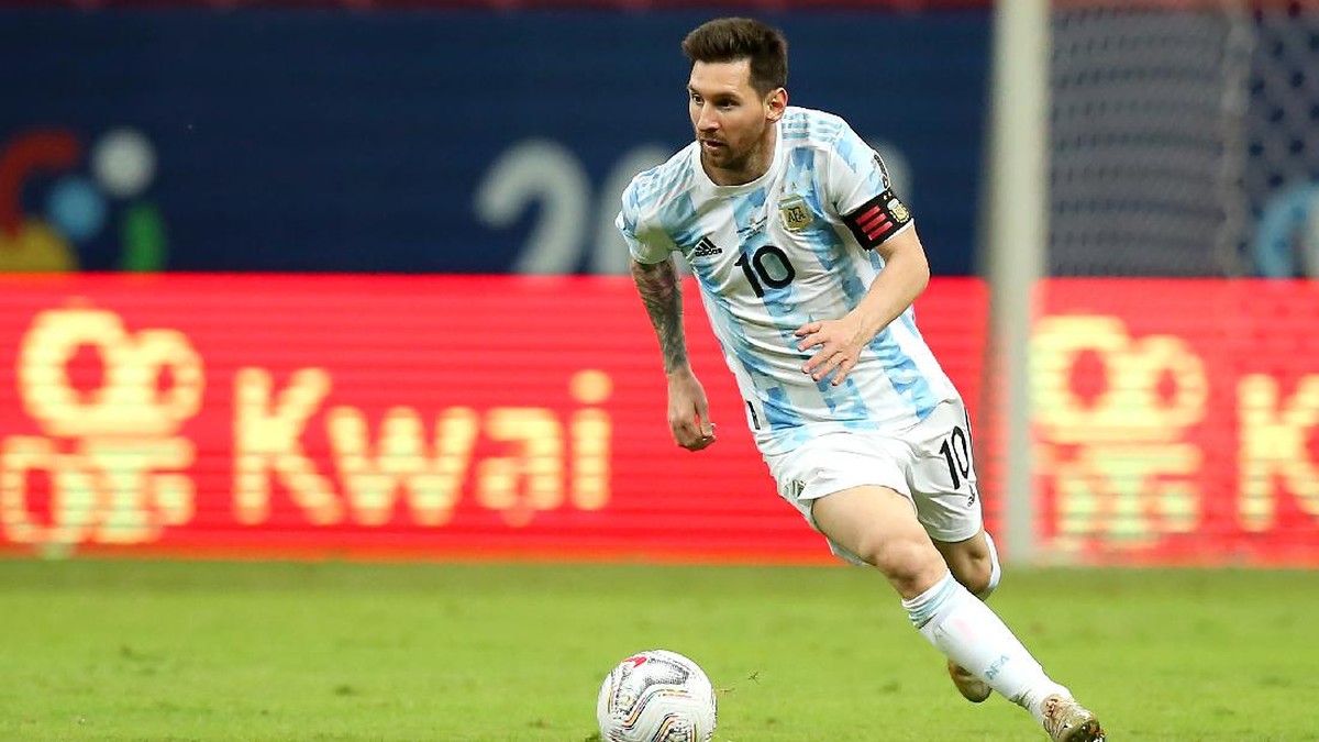 Top skor Copa America 2021 sejauh ini masih dikuasai Lionel Messi. (Foto: Getty Images/Alexandre Schneider)