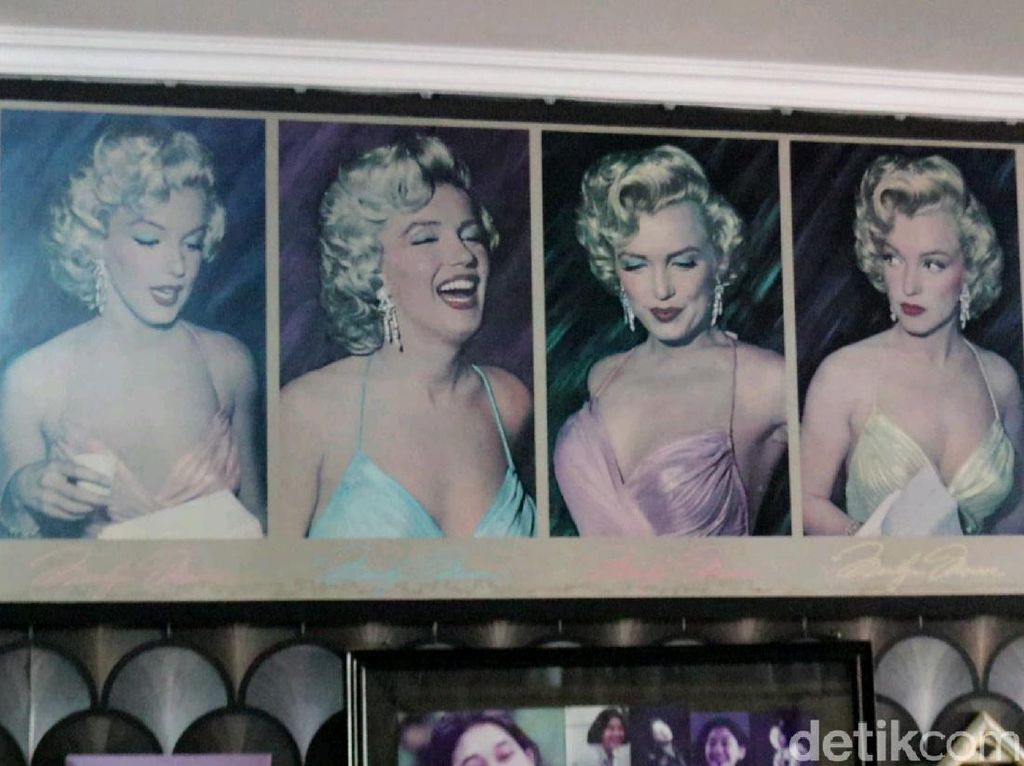 Melihat Kamar Nike Ardilla yang Dipenuhi Foto Marilyn Monroe Melihat Kamar Nike Ardilla yang Dipenuhi Foto Marilyn Monroe