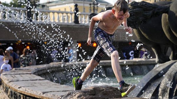 Serunya Bermain Air Saat Musim Panas di Rusia