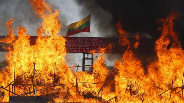 Myanmar Bakar Barang Bukti Narkoba