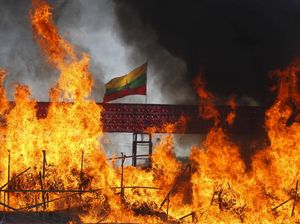 Myanmar Bakar Barang Bukti Narkoba