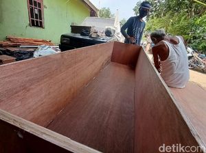 Perajin Mulai Kewalahan Layani Pesanan Peti Mati