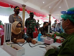 Polisi Vaksin 6.000 Warga Jombang Dalam 5 Hari