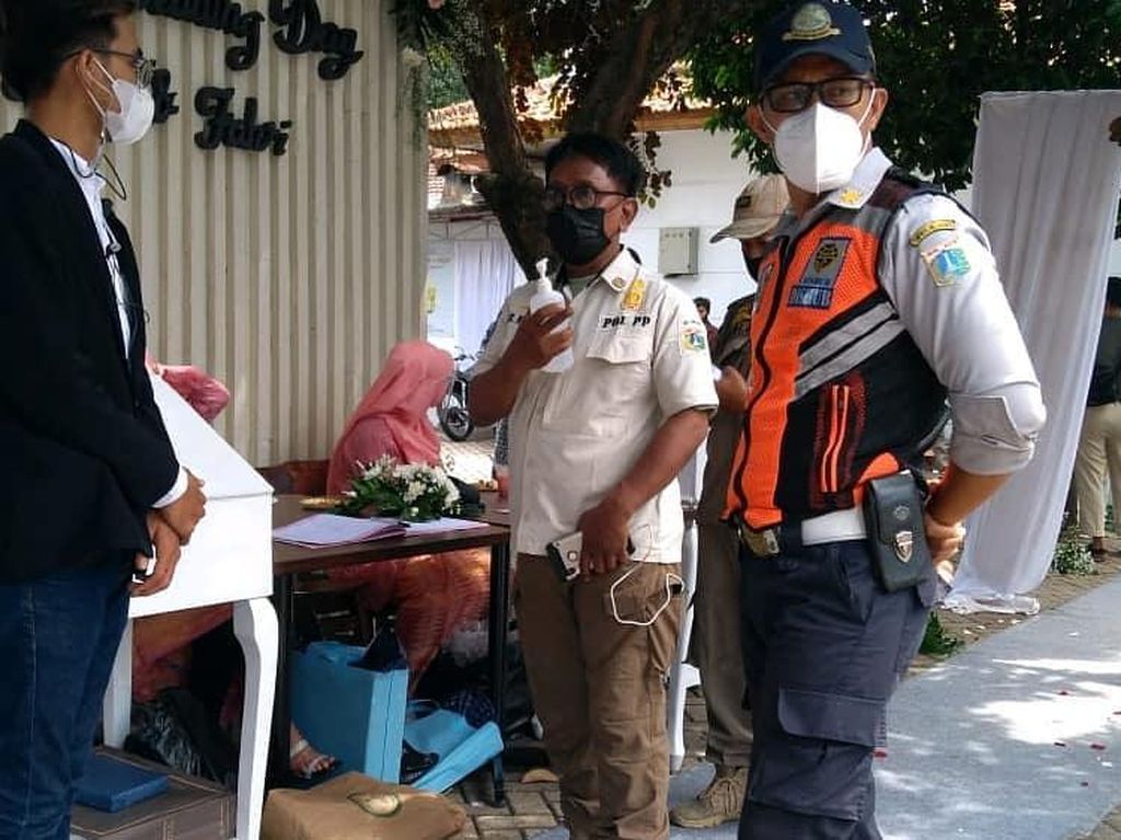 Prasmanan di Tengah Pandemi Berujung Nikahan Dibubarkan Prasmanan di Tengah Pandemi Berujung Nikahan Dibubarkan