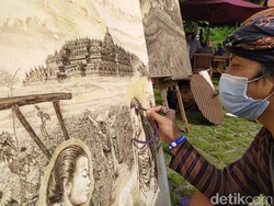 Seniman Magelang Warnai Karya Lukisnya dengan Obat Nyamuk Bakar